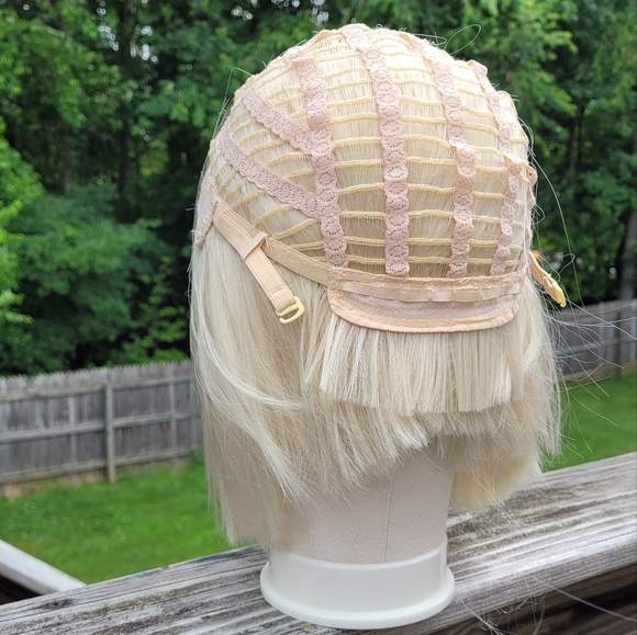 Nayoo bob style cut wig - Picture 8 of 12